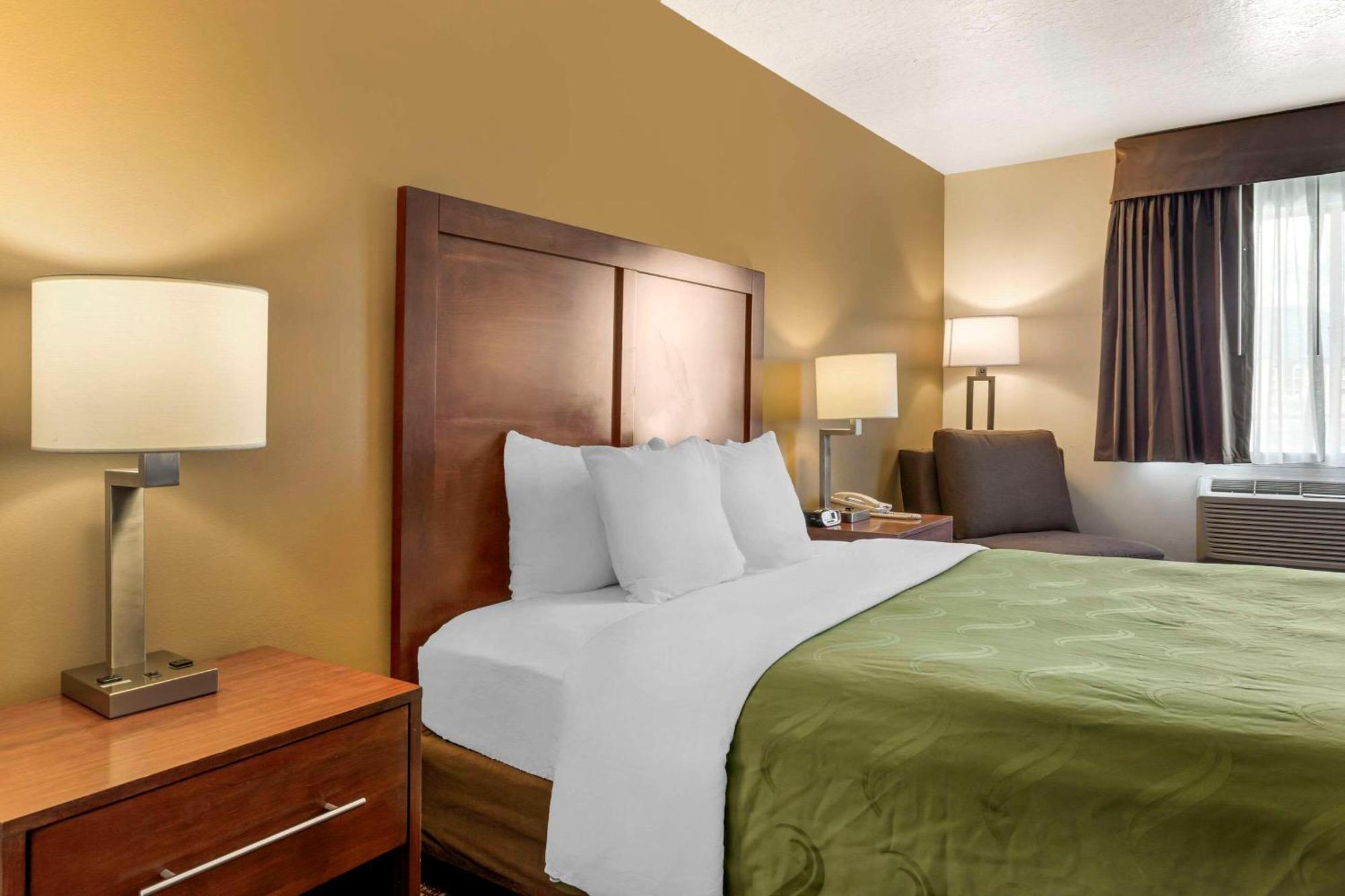 Quality Inn Logan Near University Exterior foto